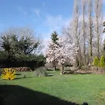 La Maison Des Fleurs Bed & Breakfast 3*