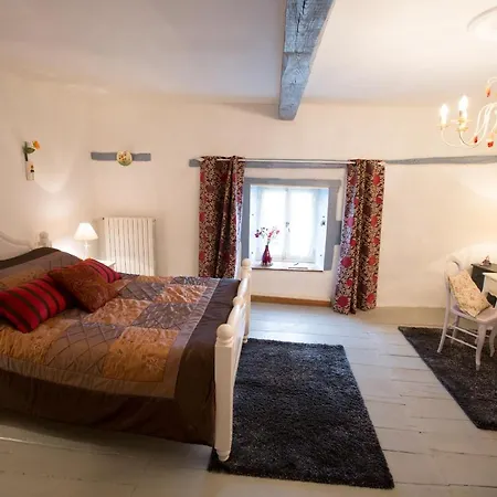 Alojamento de Acomodação e Pequeno-almoço La Maison Des Fleurs Montembœuf