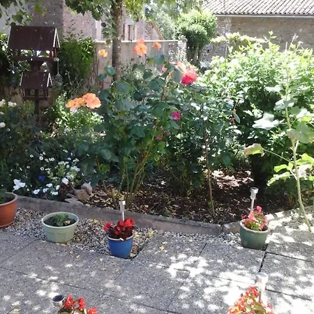 La Maison Des Fleurs 住宿加早餐酒店 Montembœuf