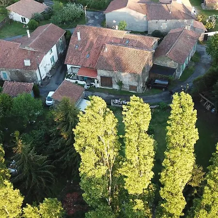 La Maison Des Fleurs Bed & Breakfast Montemboeuf