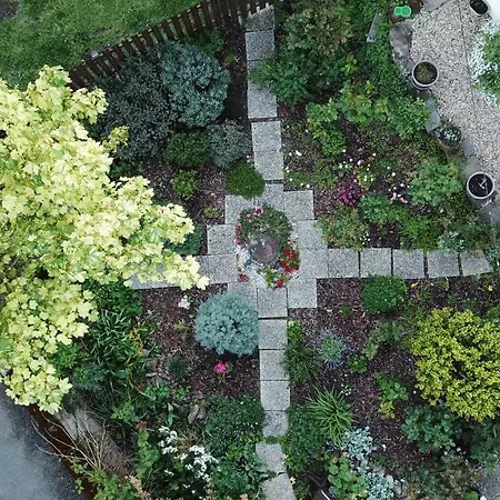 La Maison Des Fleurs Bed & Breakfast 3*