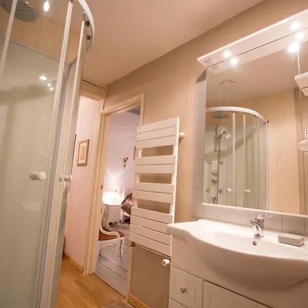 Bed & Breakfast La Maison Des Fleurs 3*