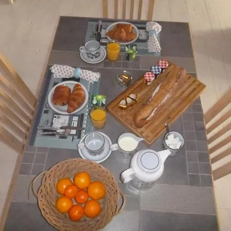 La Maison Des Fleurs Alojamento de Acomodação e Pequeno-almoço 3*