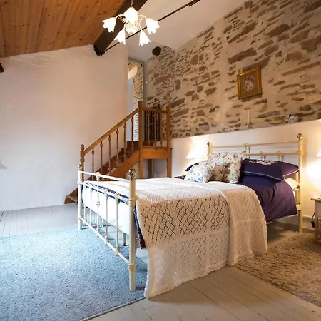 La Maison Des Fleurs Bed & Breakfast Montembœuf