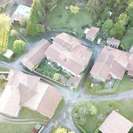 Alojamento de Acomodação e Pequeno-almoço La Maison Des Fleurs 3*