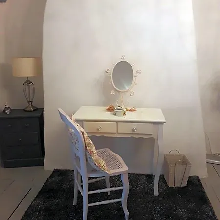 La Maison Des Fleurs Bed & Breakfast 3*