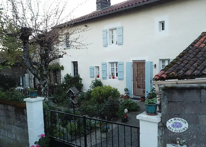 La Maison Des Fleurs 3* Montemboeuf