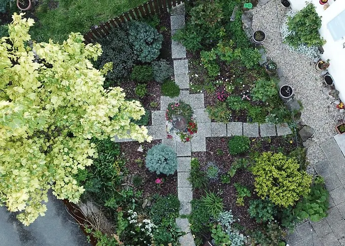 La Maison Des Fleurs Bed & Breakfast 3*