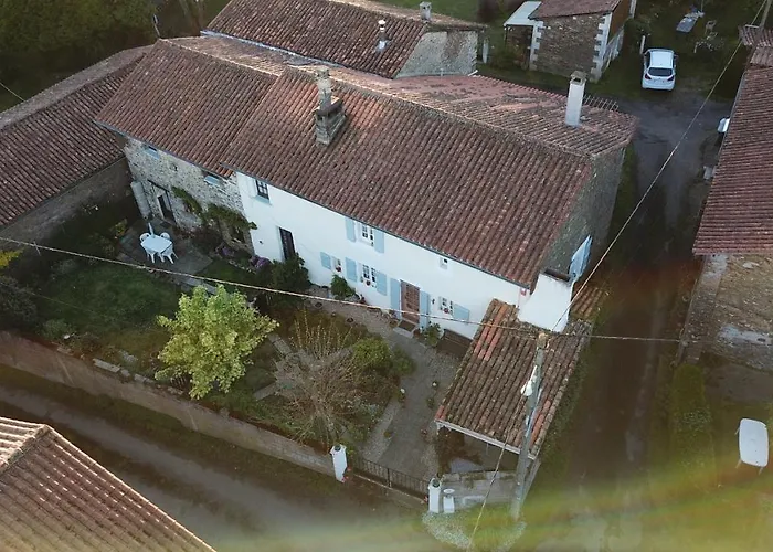 La Maison Des Fleurs Bed & Breakfast