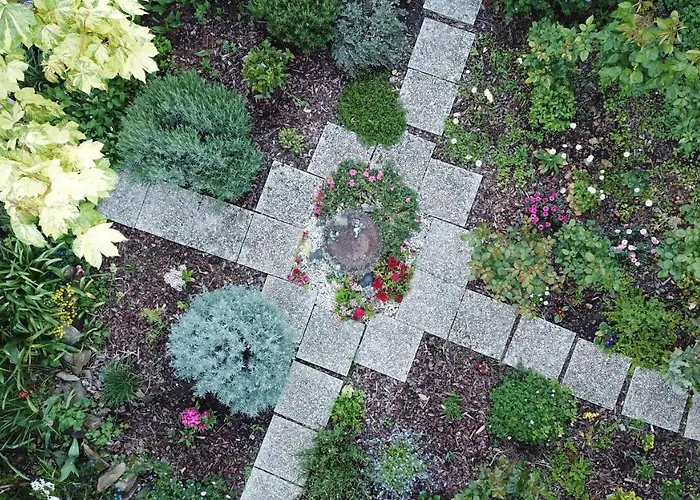 Bed & Breakfast La Maison Des Fleurs Montembœuf