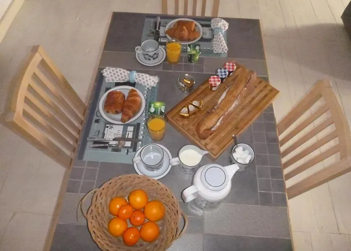 La Maison Des Fleurs Bed & Breakfast 3*