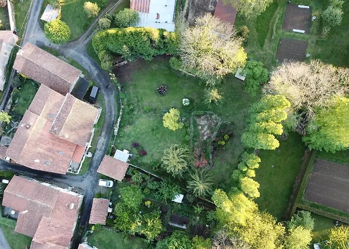 La Maison Des Fleurs Montemboeuf