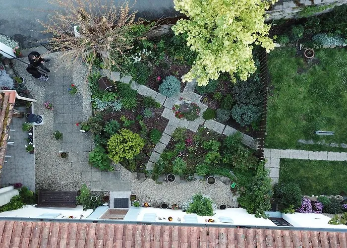 La Maison Des Fleurs