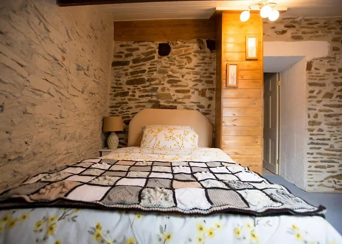 La Maison Des Fleurs Bed & Breakfast Montembœuf