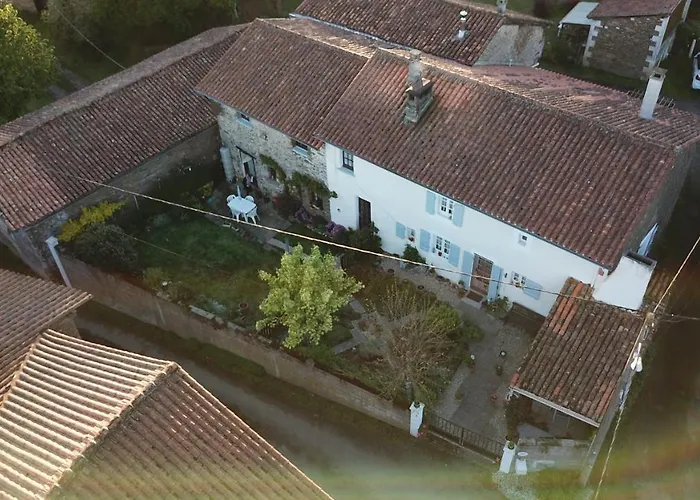 La Maison Des Fleurs 3* Montembœuf